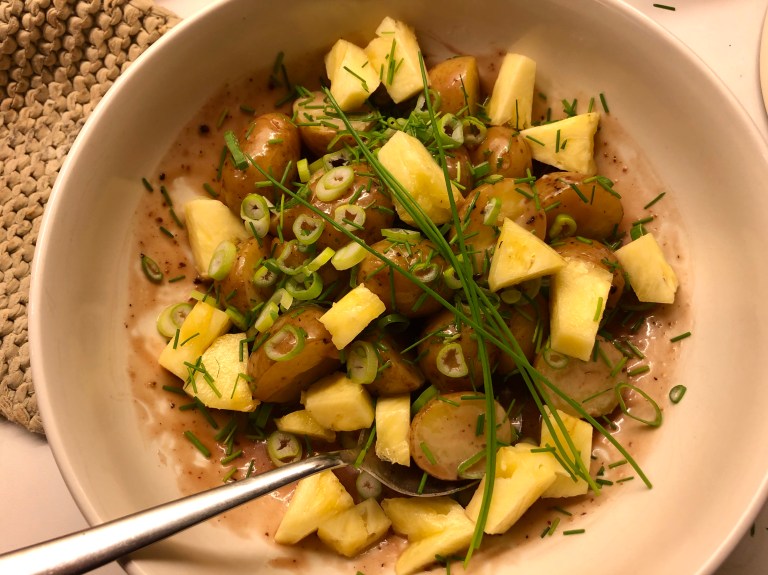 Ovnsbakt fylt kyllingfilet med potetsalat og ananas6